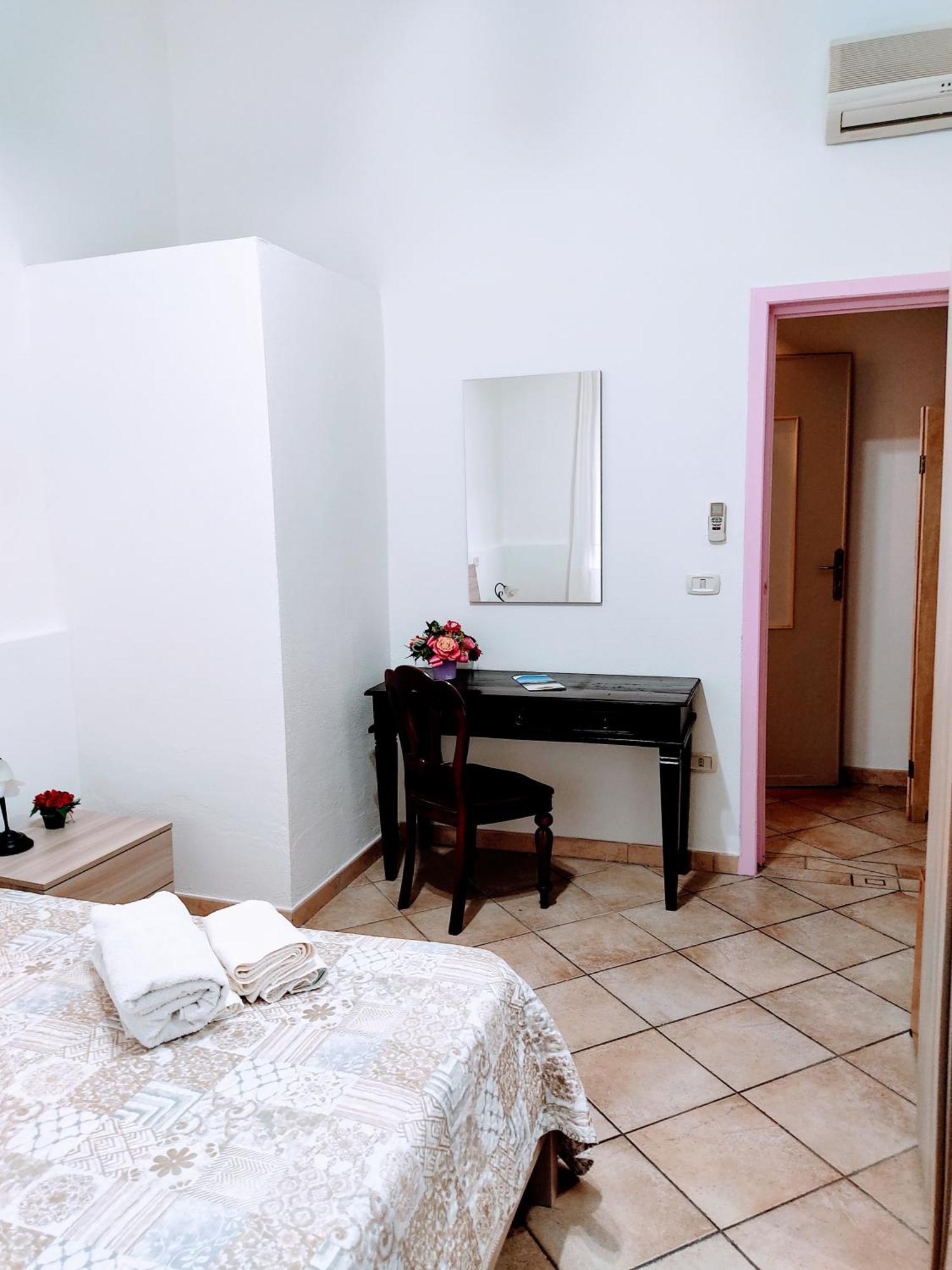 Domo Janas Guesthouse オルビア エクステリア 写真
