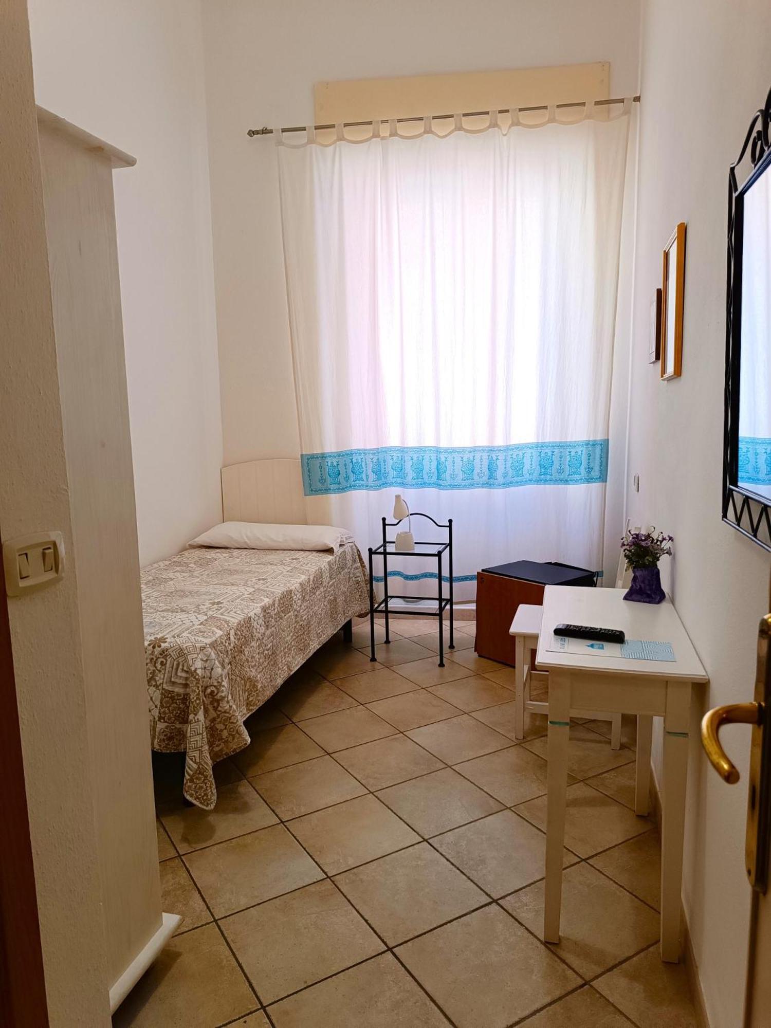 Domo Janas Guesthouse オルビア エクステリア 写真